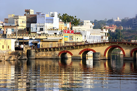印度拉贾斯坦邦皮乔拉湖和乌代普尔市正方形旅行孔雀建筑地标景观历史纪念碑文化全景图片