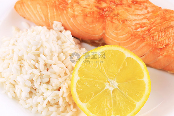 烤鲑鱼片加大米鱼片油炸餐厅饮食食谱海鲜午餐橙子蔬菜柠檬图片