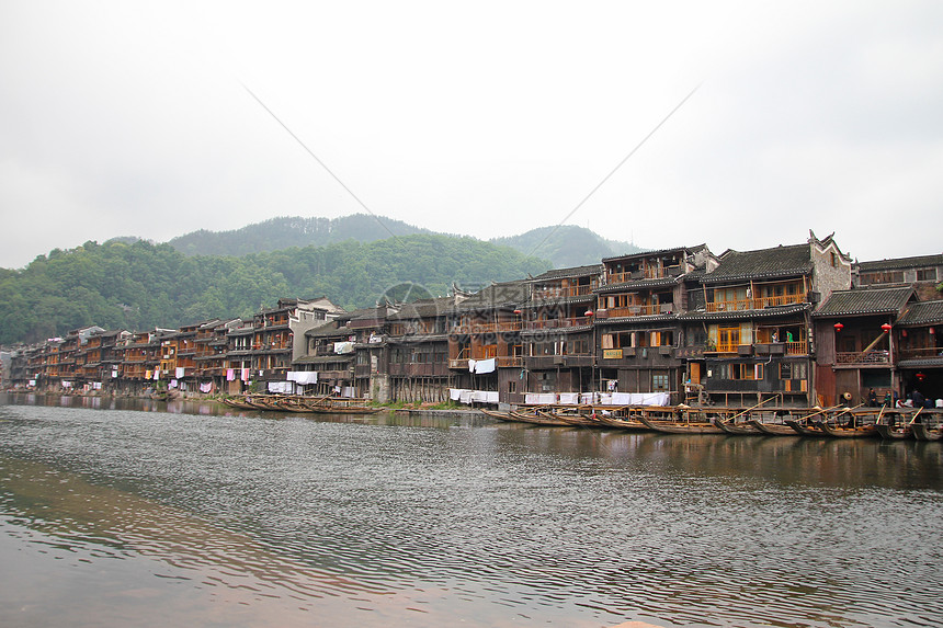 中国的风凤古城风景薄雾建筑艺术游客旅行反射历史性全景历史图片