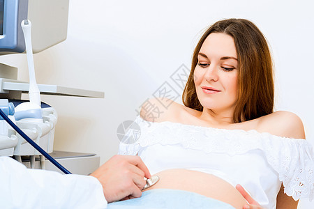接受医生诊治的怀孕妇女医院检查成人考试测量腹部待产顾问女士病人图片