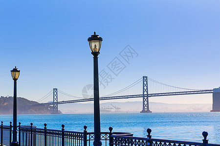 来自加利福尼亚州7号码头的旧金山湾桥旅行场景城市建筑学海洋天空假期路灯地标天际图片