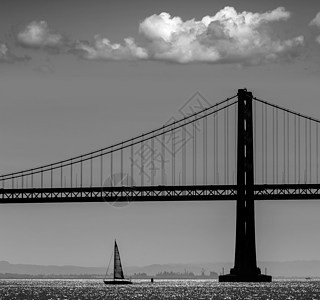 来自加利福尼亚州7号码头的旧金山湾桥帆船天际建筑学地标旅行假期天空血管城市景观航行图片