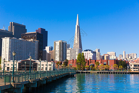 来自加利福尼亚州7号码头的旧金山市中心地标假期景点建筑物海洋旅行市中心蓝色摩天大楼景观图片
