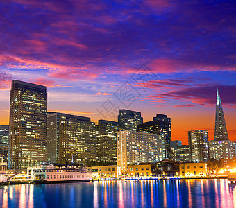 来自加州7号码头的 旧金山日落天空天际反射城市蓝色建筑学假期摩天大楼景观日落地标图片