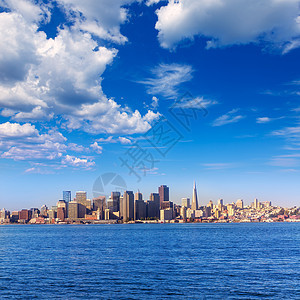 来自金银岛的 加利福尼亚旧金山天际线建筑学反射蓝色波浪中心旅行天空宝藏场景海洋图片