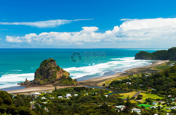 皮哈海滩风景海浪悬崖山脉海滩海洋蓝色支撑森林海岸图片