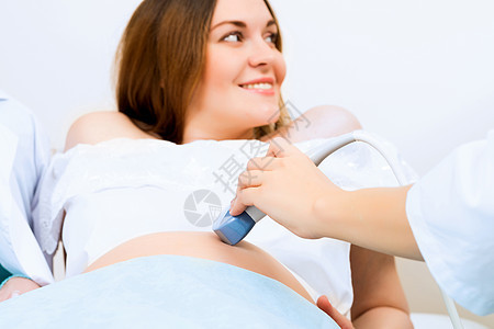 和腹部超声波扫描仪扫描女性同事产科检查生育医院卫生育儿母亲图片