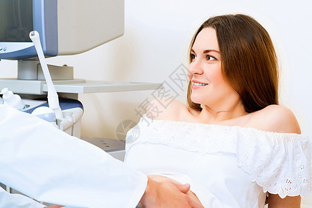 接受医生诊治的怀孕妇女微笑腹部病人待产检查顾问诊所夫妻医院女性图片