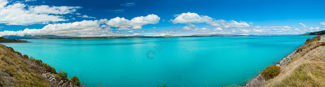 措卡湖普卡基湖支撑蓝色冰川草地岩石风景远景旅游日光季节背景