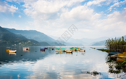 波克拉的Phewa湖湖岸巡航旅行工艺水电环境运输海岸线地形风景图片