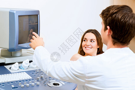 接受医生诊治的怀孕妇女微笑扫描卫生医院儿科检查家庭诊所考试成人图片