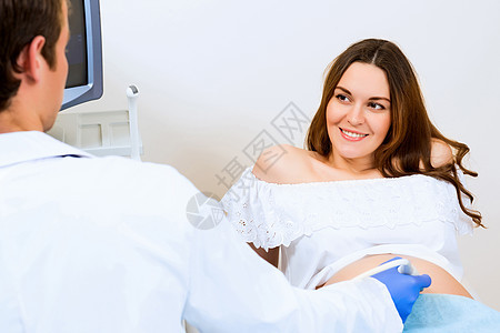接受医生诊治的怀孕妇女诊所医师测量儿科成人病人腹部检查肩膀女性图片