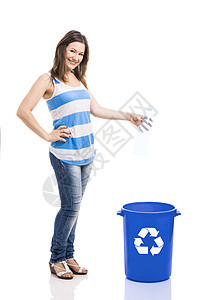 美丽的年轻回收利用白色女孩绿色生态堆肥微笑瓶子回收垃圾桶工作室图片