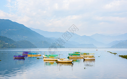 波克拉的Phewa湖工艺观光摩托艇巡航旅行淡水环境风景紫色旅游图片