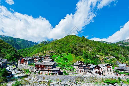 中世纪城建筑烟囱阁楼街道文化景观住宅森林考古学城市图片