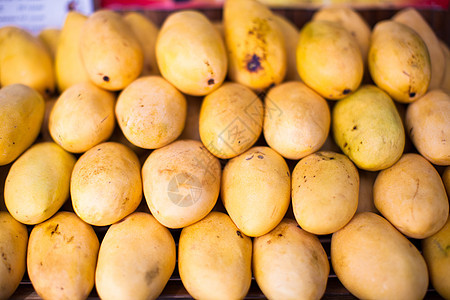 Boracay当地市场的黄芒果图片