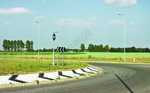 现代道路旅行小路灯柱人行道路灯网络代码基础设施交通街道图片