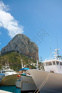 渔船与海岸线码头海洋海岸旅游村庄游艇海滩场景运动图片