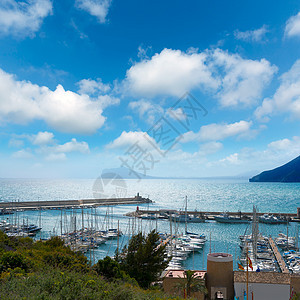 在阿利坎特Allicante的空中观察地标帆船景观海岸线游艇支撑海滩码头房屋假期图片