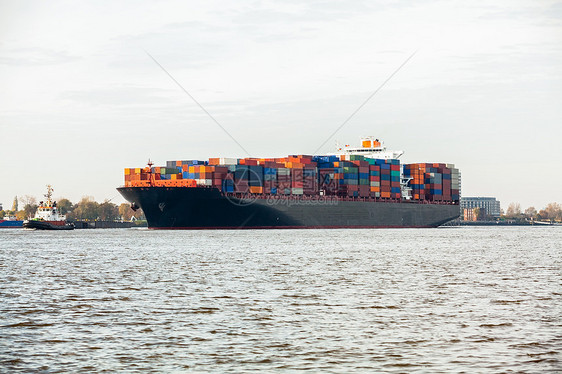 完全装满集装箱的港口集装箱船舶贸易甲板导航托运输送海港码头载体驳船贮存图片