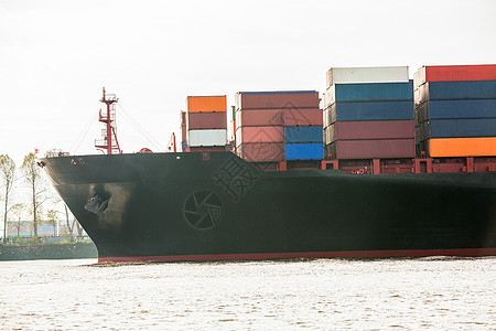 完全装满集装箱的港口集装箱船舶载体甲板拖运贸易海港船运运输导航血管金属图片