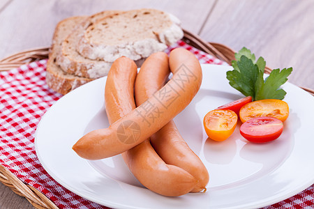 美味的香肠和面包鲜菜盘子小麦猪肉饮食产品熏制小吃屠宰场午餐食物图片