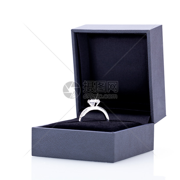 带有优雅银环的珠宝盒戒指金属誓言礼物白金包装宝石婚姻庆典新娘图片