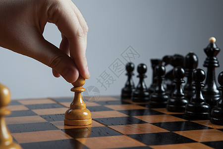 男人做一个移动象棋当数字孤独锦标赛宏观黑色游戏宣言比赛典当丢弃图片