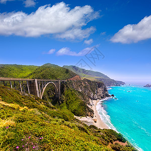 县1号公路上的加利福尼亚比克斯比桥地标晴天旅行石头路线海岸岩石波浪旅游海景图片