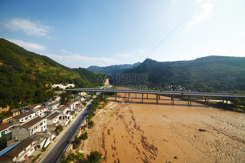 中国外衣风景旅游绿色爬坡农村晴天乡村旅行蓝色天空山坡图片