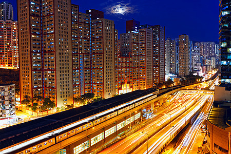 城市金融业中繁忙的高速公路火车交通夜经济中心艺术汽车蓝色建筑学天际旅游办公室建筑图片