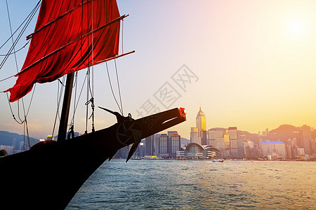 传统木帆船在维多利亚H号航行的旅游垃圾渠道日落旗帜天空旅行游客渡船太阳天际港口图片