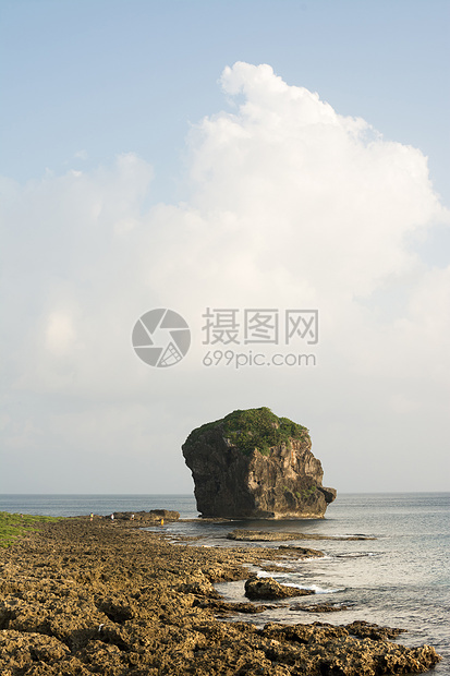 楚凡岩在海岸线上岩石荒野天空海滩海岸国家旅行环境全景地平线图片