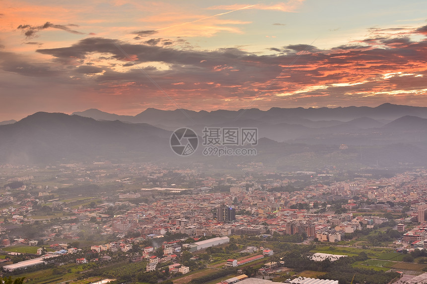 戏剧性日落埔里晴天天际牧歌旅行爬坡阳光风景场景天空图片