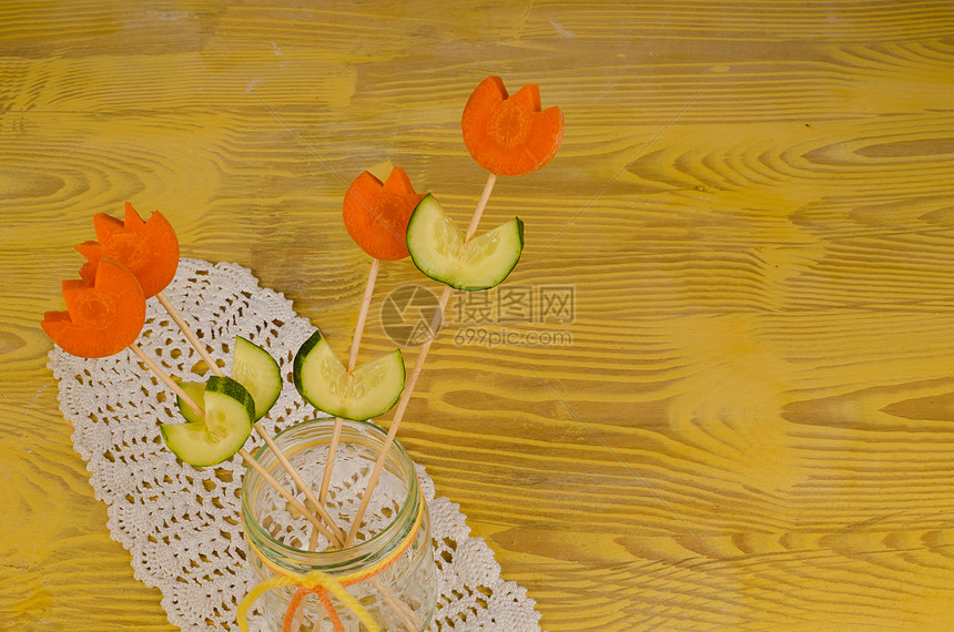一堆蔬菜花盘子装饰水平营养服务蔬菜花朵食物美食儿童图片