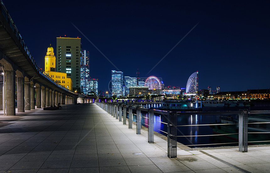 日本横滨湾地标景点海岸天际场景目的地摩天大楼旅游摩天轮全景图片