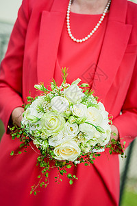新娘举行婚礼布束红色婚姻女士花束白色传统裙子玫瑰已婚女性图片