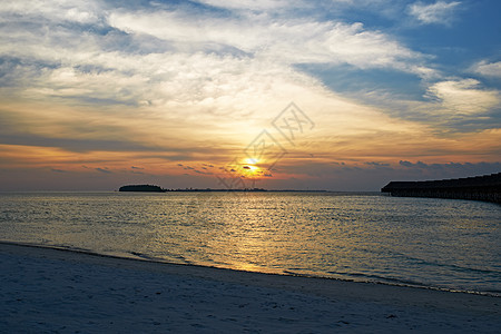 马尔代夫海滩日落房子平房假期旅行平台海景海滩阳光码头别墅图片