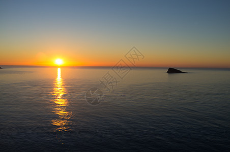 贝尼多姆日出海洋水平波浪海滩海岸支撑风景高清图片