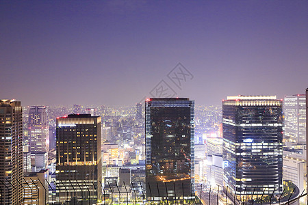 夜中大阪天线景观观光办公室摩天大楼游客商业风景交通地标市中心图片