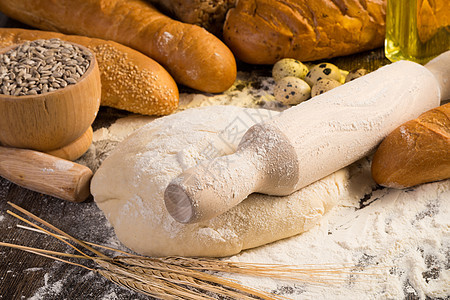面粉 鸡蛋 白面包 小麦耳朵乡村棒子谷物农业鹌鹑木头味道咖啡店粮食桌子图片