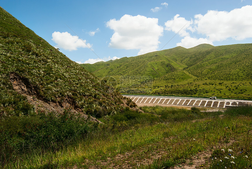 高高地山旅行荒漠化畜牧业草原环境保护山脉高原农业天空图片