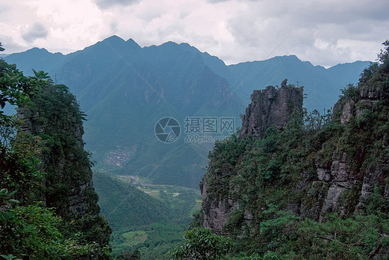 连华山的美景山峰旅游山脉环保高原天空山谷树木草原图片