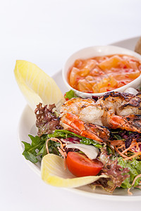 配有内生沙拉和夹皮土豆的大虾美味糖类拼盘动物服务烹饪午餐饮食餐厅餐饮图片