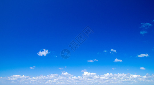 蓝蓝天空积雨天气阳光多云风景水分蓝色环境阴霾季节图片