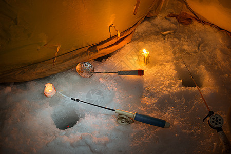 冬季捕鱼鱼竿天空渔夫钓鱼闲暇钓竿爱好运动蜡烛淡水图片