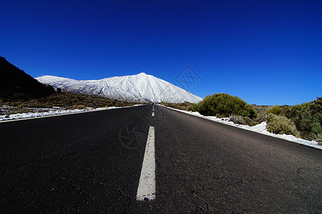 长空荒路车道路线风景街道孤独蓝色地平线运输自由天空图片