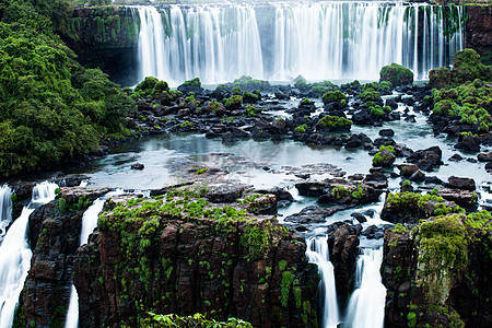 伊瓜苏瀑布 世界上最大的瀑布系列 位于巴西和阿根廷边境 从巴西一侧看环境天空峡谷流动森林国家地标风景裂缝旅行图片