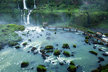 伊瓜苏瀑布 世界上最大的瀑布系列 位于巴西和阿根廷边境 从巴西一侧看国家地标丛林白内障蓝色峡谷流动旅游裂痕公园图片