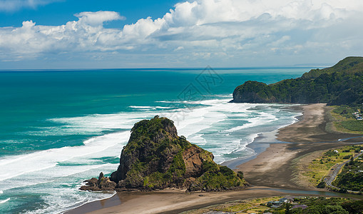 皮哈海滩爬坡海浪悬崖山脉森林风景蓝色海岸海滩海洋图片